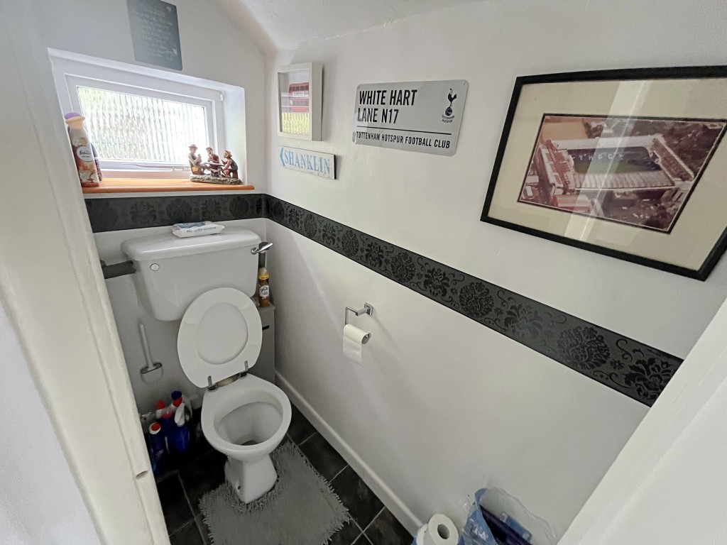 Lot: 101 - LEASEHOLD FLAT FOR INVESTMENT - WC